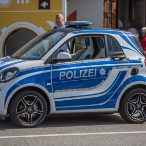 رژه ۱۶۰۰ دستگاه خودرو اسمارت در آلمان