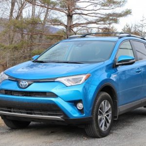 فروش سالانه ۱.۵ میلیون خودروی هیبریدی تویوتا!