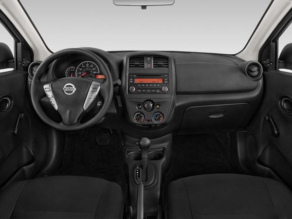 2016_nissan_versa_dashboard