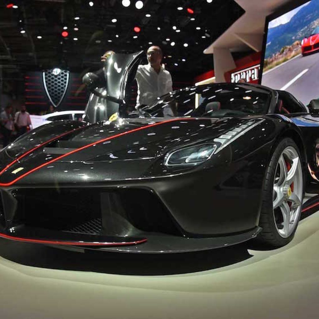 لافراری Aperta در نمایشگاه پاریس رونمایی شد و به فروش رسید!