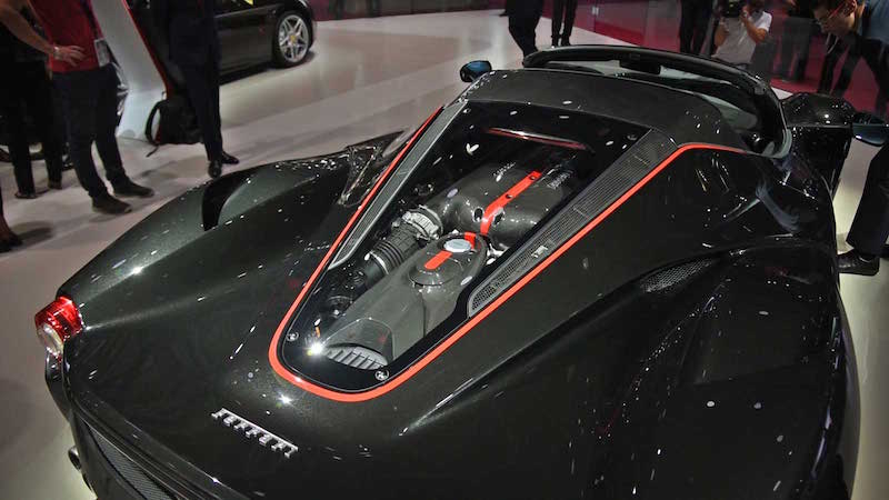 2017-ferrari-laferrari-aperta-rear-02