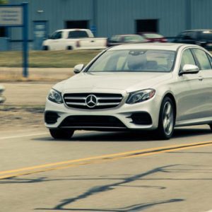 نگاهی کوتاه به مرسدس بنز E300 مدل ۲۰۱۷