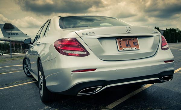 2017-Mercedes-Benz-E300-4MATIC-114-876x535