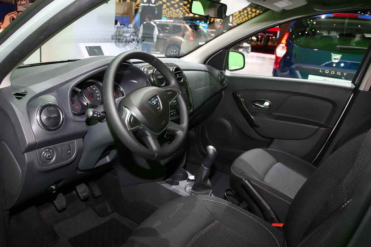 2017-dacia-range-paris-auto-show-15