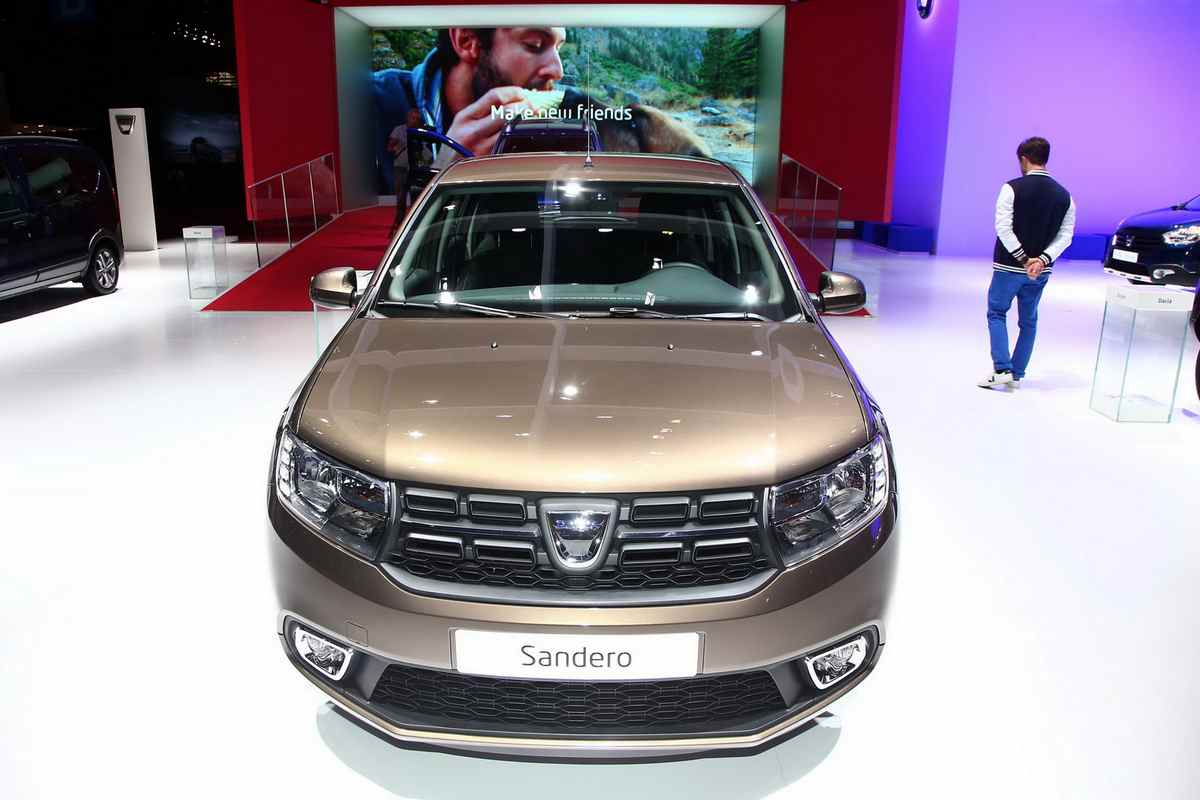 2017-dacia-range-paris-auto-show-20