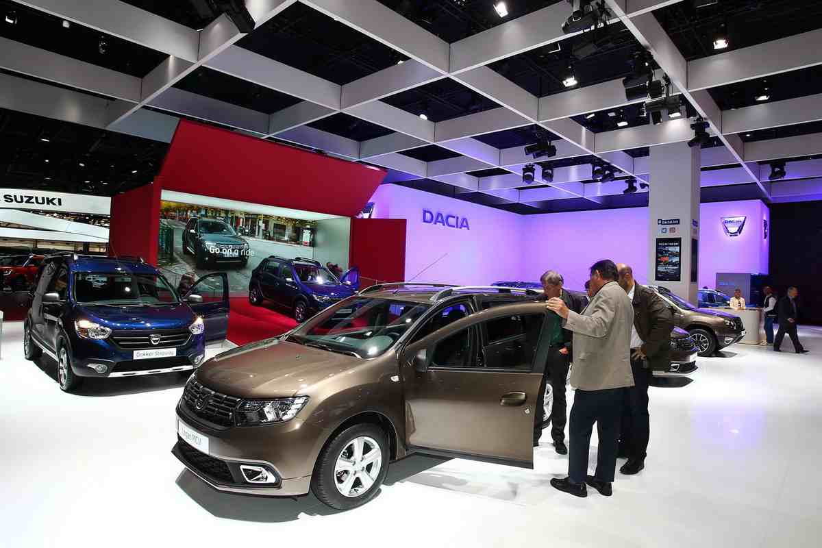 2017-dacia-range-paris-auto-show-23