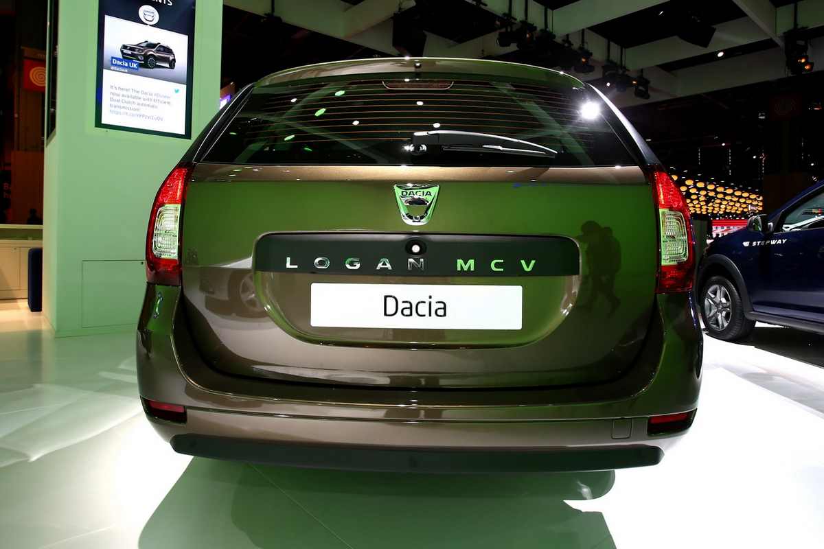 2017-dacia-range-paris-auto-show-28
