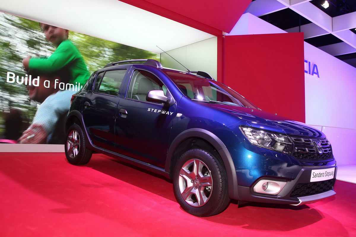2017-dacia-range-paris-auto-show-5