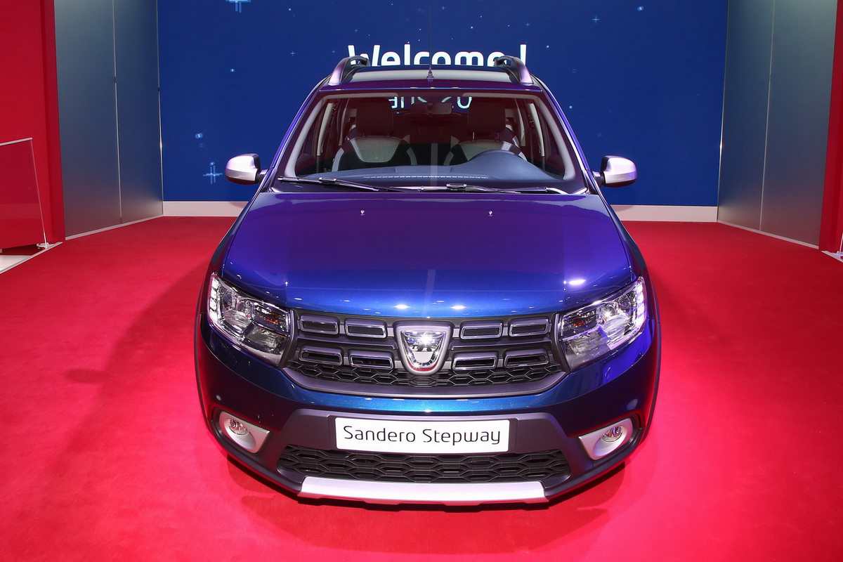 2017-dacia-range-paris-auto-show-6