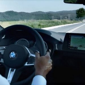 بی‌ام‌و عملکرد رانندگی خودکار سری ۵ جدید را به نمایش گذاشت