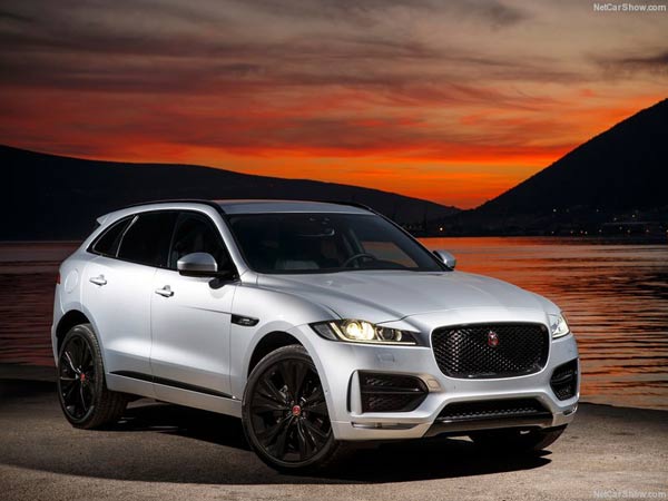 Jaguar-F-Pace-2017-800-02