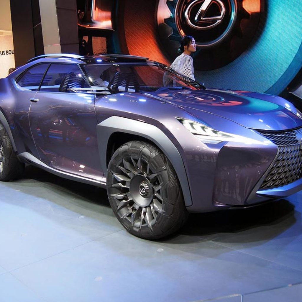 کراس‌اوور کامپکت لکسوس با نام UX در پاریس به‌نمایش درآمد