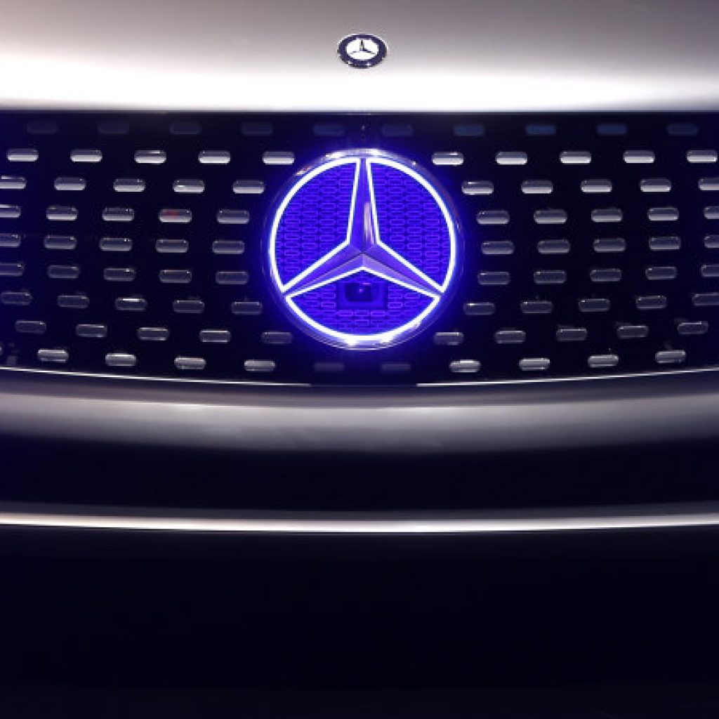 دایملر با حداقل شش خودروی الکتریکی به جنگ تسلا خواهد رفت!