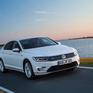 نگاهی کوتاه به فولکس‌واگن پاسات GTE با پیشرانه هیبریدی