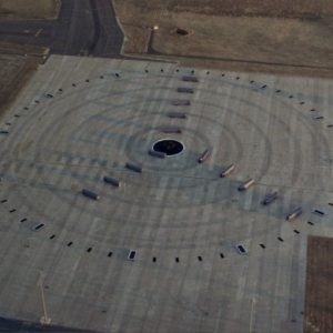 این ساعت غول‌پیکر را کامیون‌های درحال حرکت تشکیل داده‌اند!