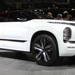شاسی‌بلند متفاوت میتسوبیشی با نام GT-PHEV در پاریس به نمایش درآمد