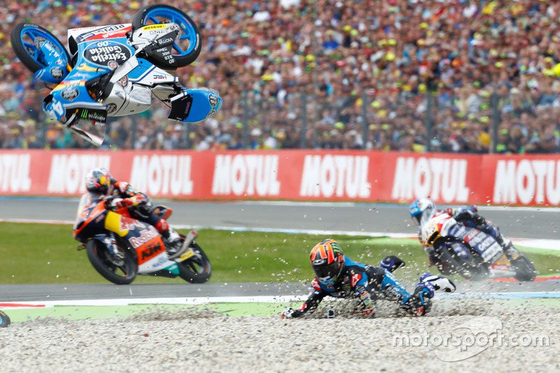 moto3-assen-2016-aron-canet-estrella-galicia-0-0-crash