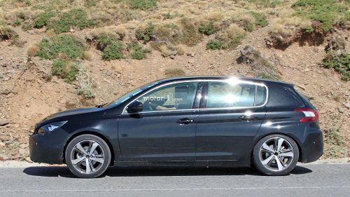 peugeot-308-refresh-spy-shots2