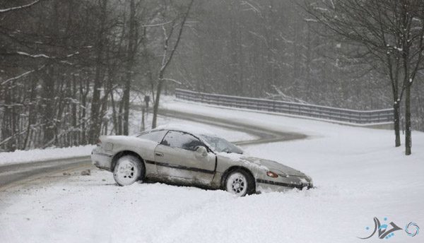 winter-driving-car-skid-ap114025539576