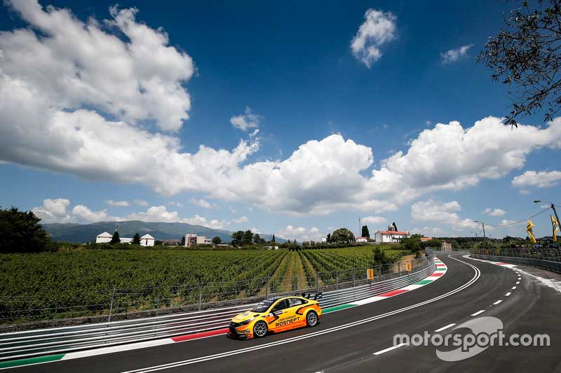 wtcc-vila-real-2016-hugo-valente-lada-sport-rosneft-lada-vesta