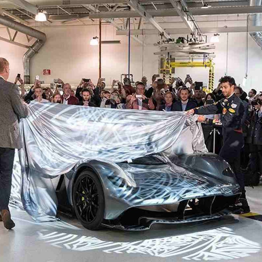 آستون مارتین AM-RB 001 خودرویی با شتابی خارق‌العاده و قیمت ۳ میلیون دلار!