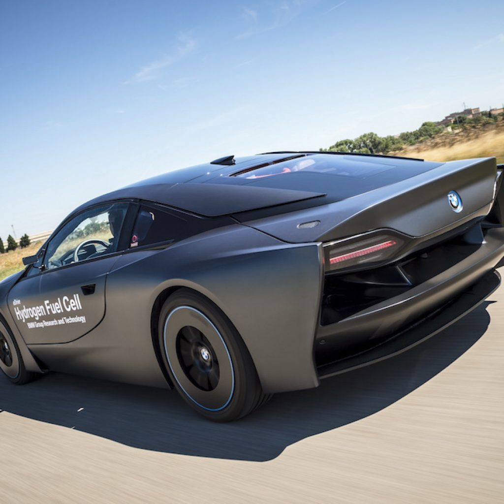 ورود بی‌ام‌و به بازار خودروها با سوخت هیدروژنی در دهه آتی!