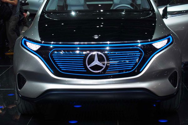mercedes-benz-generation-eq-grille-02