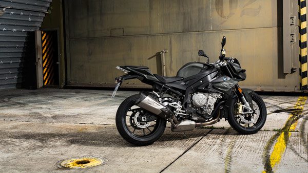 s1000r_productpage_lightboxbig_1920x1080_05