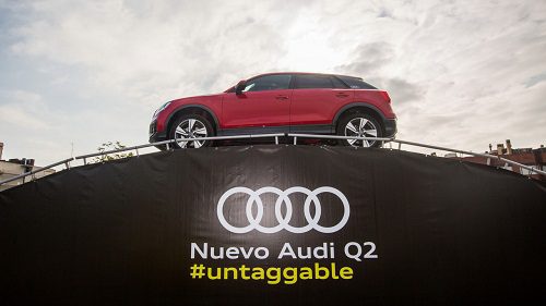 barcelona-players-receive-new-audi-3