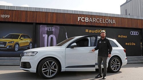 تمام بازیکنان بارسلونا آئودی Q2 SUV را تست کردند! تمام بازیکنان بارسلونا آئودی Q2 SUV را تست کردند!
