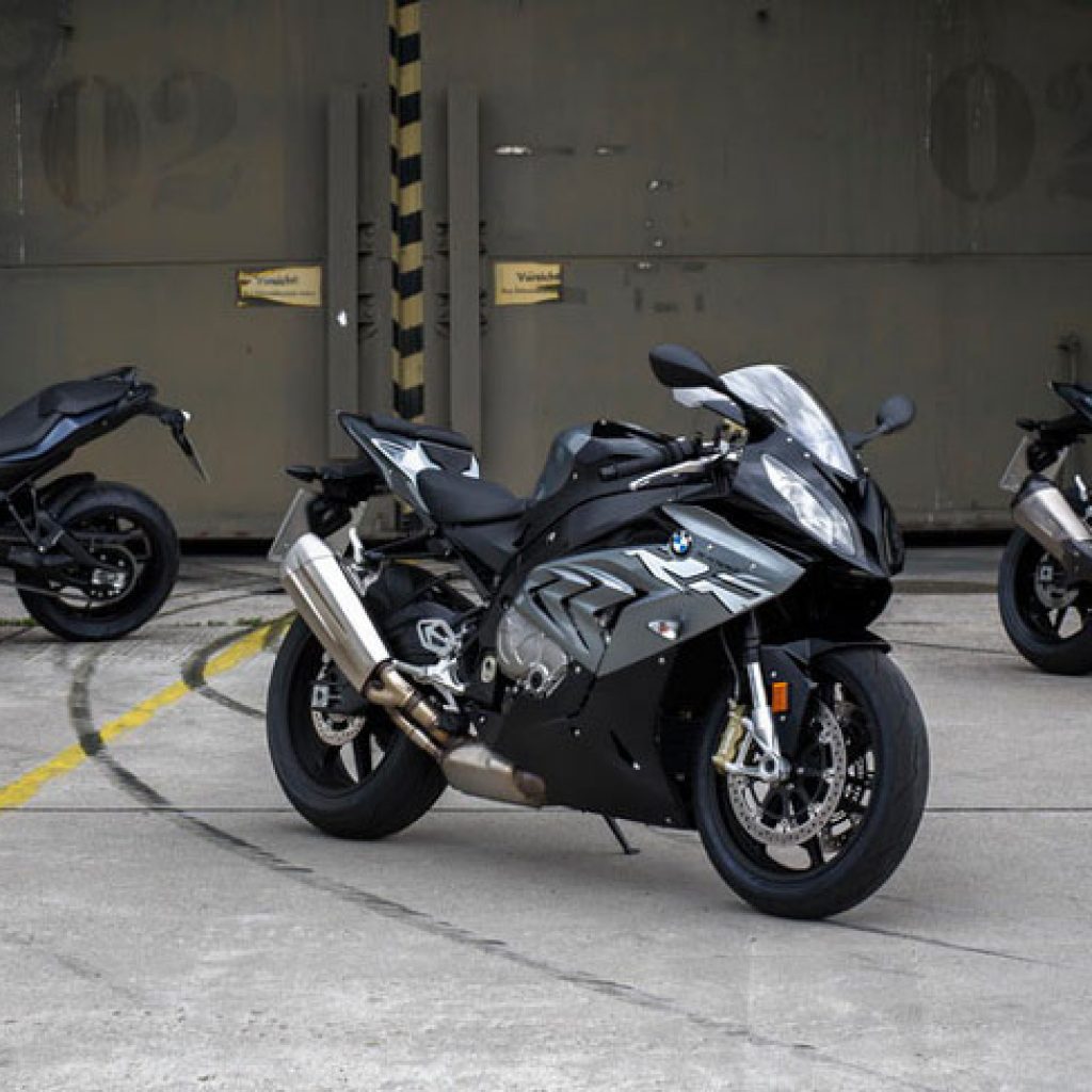 بی‌ام‌و از موتورسیکلت‌های اسپرت جدید و به‌روز شده خود رونمایی کرد