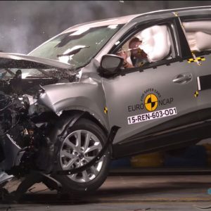 تست تصادف رنو قاجار را ببینید!