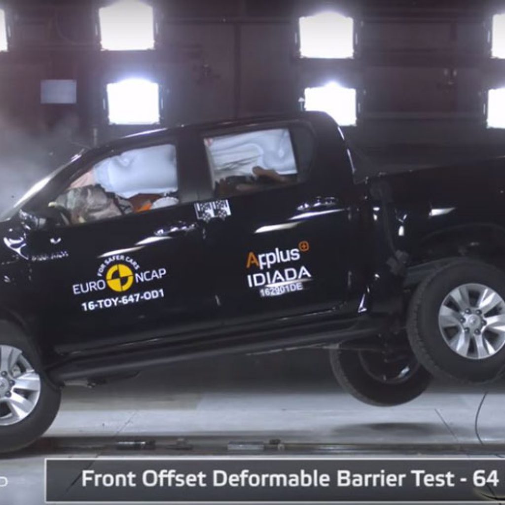 تست تصادف تویوتا هایلوکس ۲۰۱۶ را ببینید!