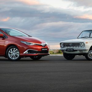 نگاهی به تکامل ۵۰ ساله محبوب‌ترین خودروی جهان: تویوتا کرولا