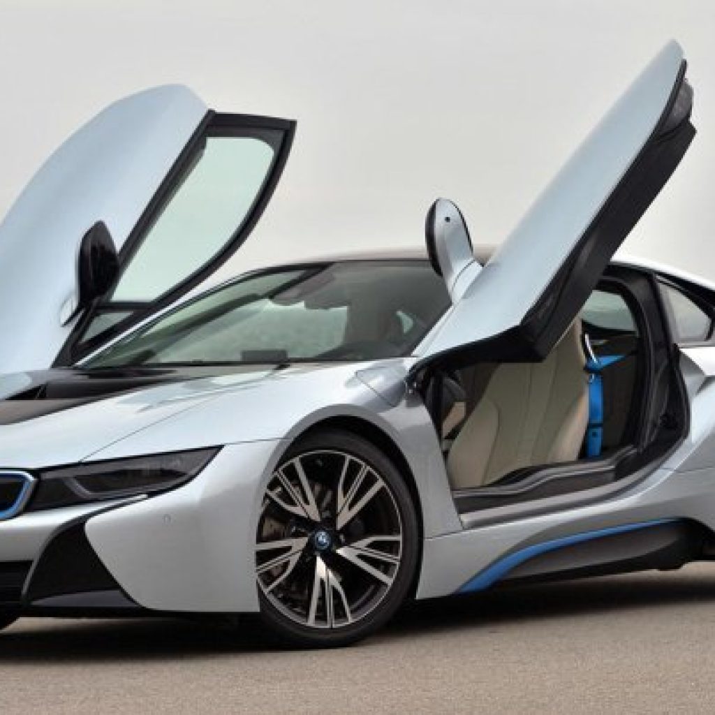 تصادف دردناک بی‌ام‌و i8 در خیابان‌های چین!