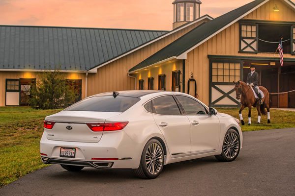 2017-kia-cadenza-12