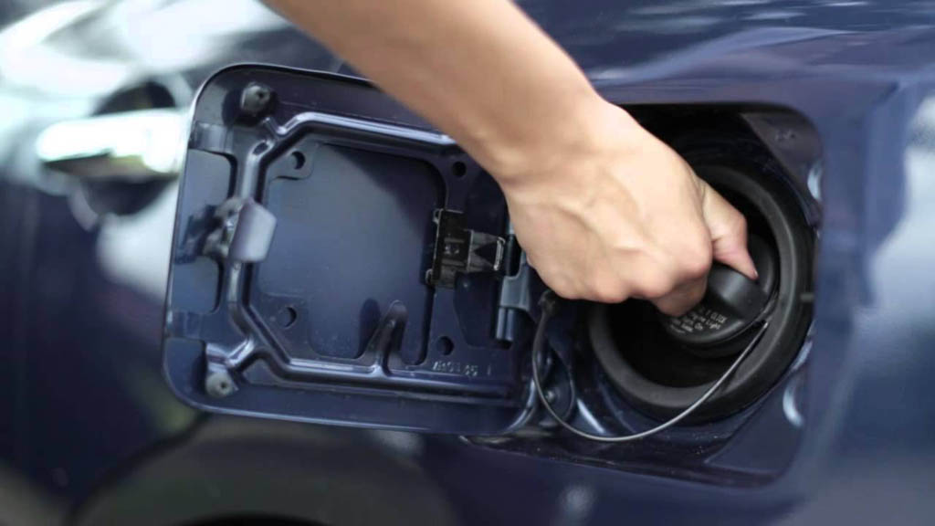inspect-for-loose-fuel-cap-and-tighten