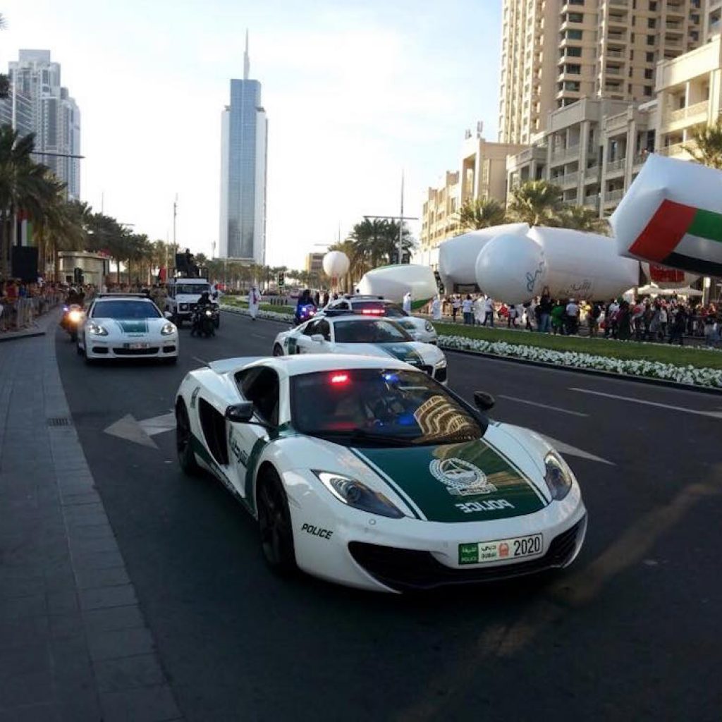 نگاهی به ۱۰ خودروی لوکس ناوگان پلیس در دبی!