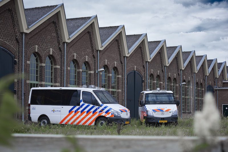 ۲۰۱۶-mercedes-benz-sprinter-dutch-police-2