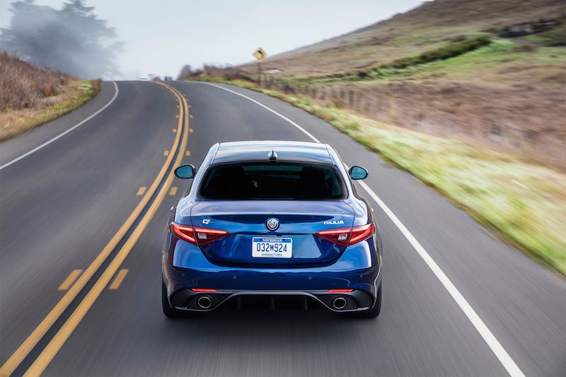 ۲۰۱۷-alfa-romeo-giulia-ti-rear-view-in-motion