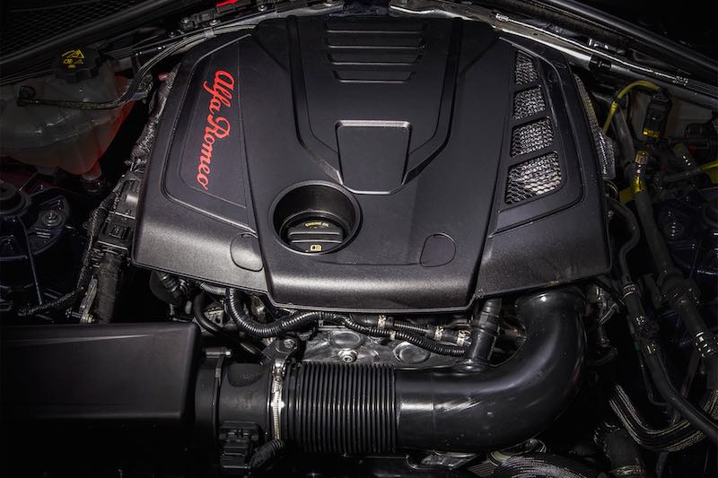۲۰۱۷-alfa-romeo-giulia-engine