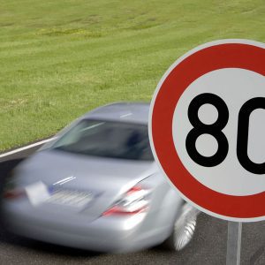 اعمال محدودیت‌های شدید سرعت برای خودروها خطر آفرین است!