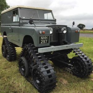 لندرووری قدیمی اما گران!