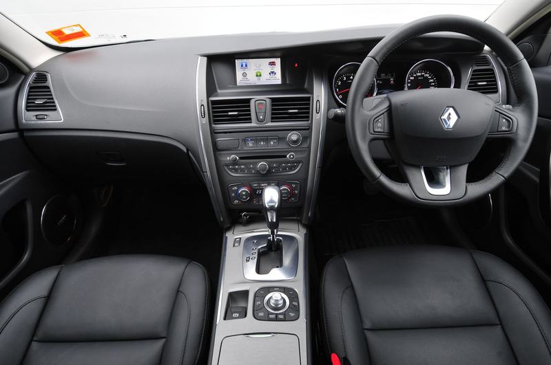 renault-latitude-023_easy-resize-com