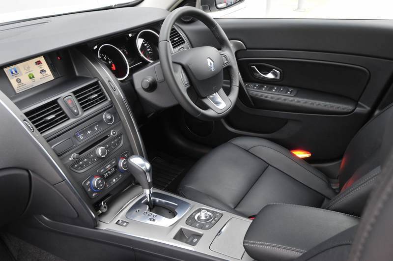 renault-latitude-0311_easy-resize-com_easy-resize-com