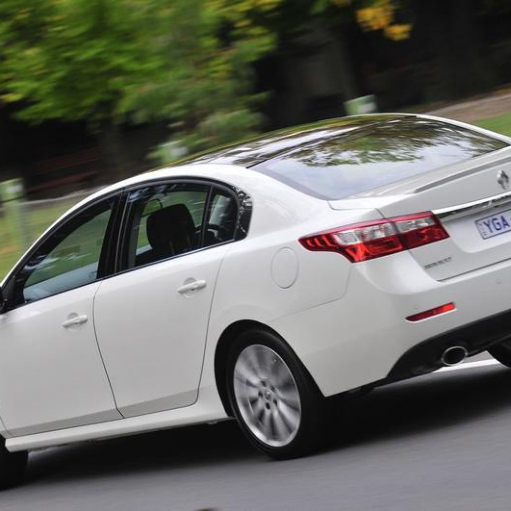 بررسی رنو لتیتود (Latitude): شیک و با کلاس!