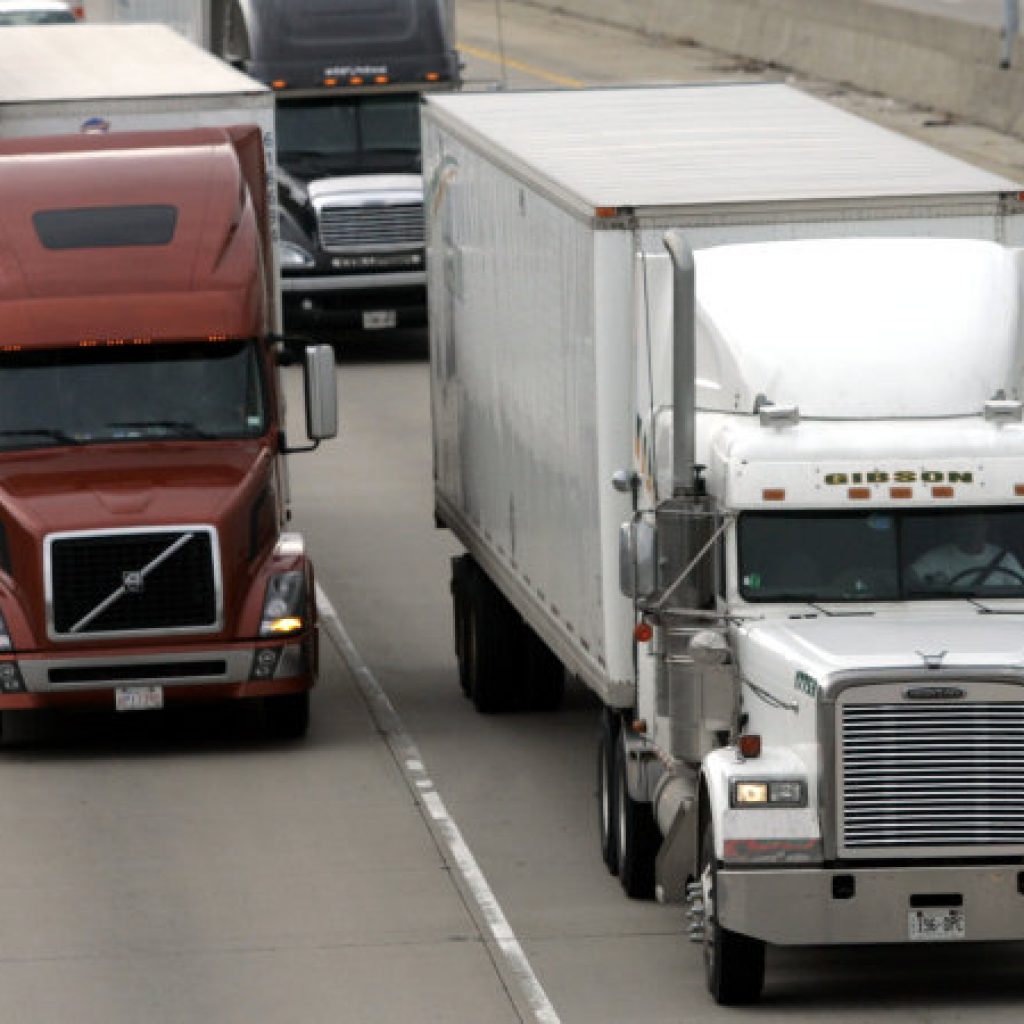کنگره ایالات متحده قوانین مرتبط با استراحت بیشتر رانندگان کامیون را مسدود می‌کند!