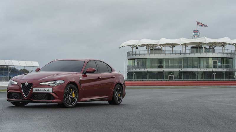 alfa-romeo-giulia-quadrifoglio-sets-fastest-blindfolded-lap-record-at-silverstone