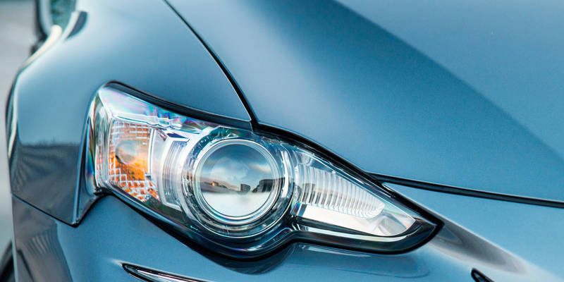 lexus-is-hid-2000px_easy-resize-com