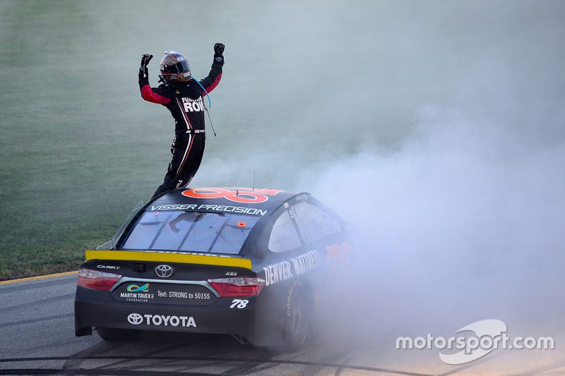nascar-cup-chicagoland-2016-race-winner-martin-truex-jr-furniture-row-racing-toyota
